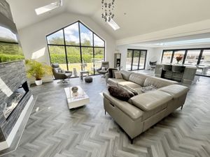 Entertainment room- click for photo gallery